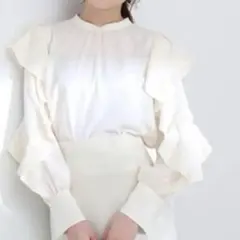 Natural Beauty Basic ラッフルスリーブブラウス