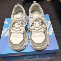 ORTR ホワイト/グレー スニーカー