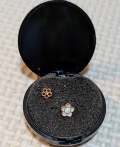 花型ホワイトゴールドピアス