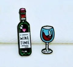 ワインボトルとグラスピンバッジセット
