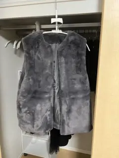 グレー ファーベスト ノースリーブ