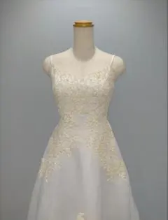 ウェディングドレスのサムネイル