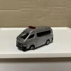 トミカ カスタム 警察車両 トヨタ コースター 護送車 シルバー - メルカリ