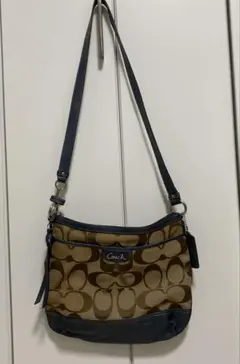 コーチショルダーバッグ　シグネチャー柄　ブルー系