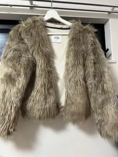 GYDA ベージュ ファーショートジャケット