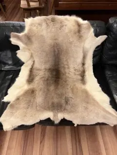 トナカイ　毛皮　敷物　ラグ　北欧　インテリア　ブッシュクラフト　キャンプ