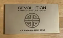 MAKEUP REVOLUTION アイシャドウパレット30色のサムネイル