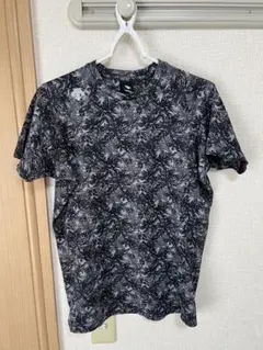 DESCENTE 総柄 Tシャツ ブラックのサムネイル