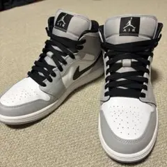 【美品】28.5NIKE AIR JORDAN 1 MIDグレーホワイトブラックのサムネイル
