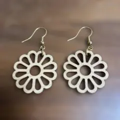 木製花形ピアス フック式