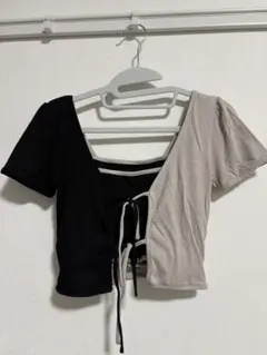 MELT T 黒/ベージュ クロップドトップスのサムネイル