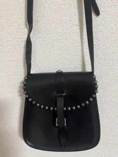 スタッズ付きブラックレザーショルダーバッグ