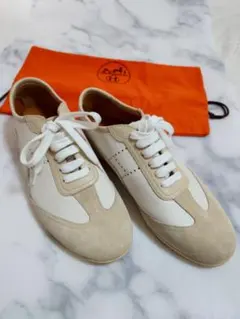 HERMES 美品 25.5cm ベージュ/ホワイト スエード スニーカーのサムネイル