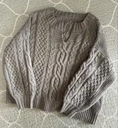 ケーブルニット　モカ　キーネック　ざっくり　ニット　セーター　ベージュ
