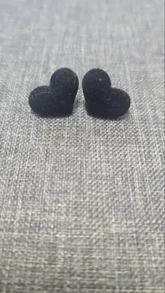 ベロア ハートピアス ブラック スタッドピアス
