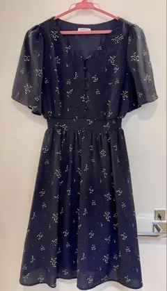 ハニーズ ネイビー 花柄 ひざ丈ワンピース S