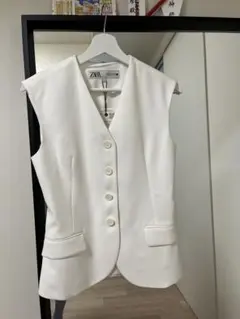 ZARA ホワイト ノースリーブベスト XS セール！