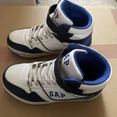 GAP ハイカットスニーカー ホワイト/ネイビー　サイズ23.0のサムネイル