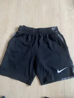 NIKE キッズ　ショートパンツ