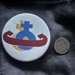 vivienne westwoodカラフルロゴ缶バッジ 約5cm