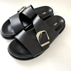 ZARA ブラック ゴールドバックル フラットサンダル 39 25cmのサムネイル