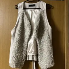 美品dojjupoops ファーベスト　後ろリボン付き