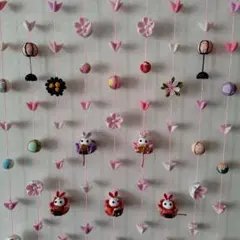 ちりめん細工　お花とまりとうさぎ雛の壁掛け下げ飾り(9下げ)