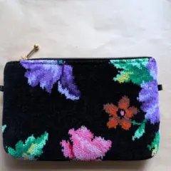 花柄刺繍ポーチ 黒地