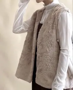 ベージュ ファー風 ノースリーブベスト