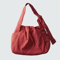【匿名配送】　ユニクロC　UNIQLOC ソフトパフィーショルダーバッグ　レッドのサムネイル
