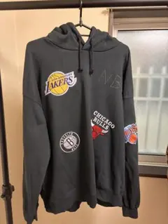 NBA パッチ付き ブラックパーカー