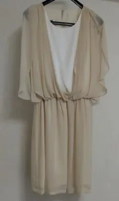 ワンピース　ベージュ　結婚式