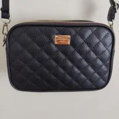 ブラックレザーショルダーバッグ