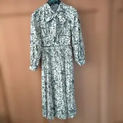 ★小花柄パイピングプリーツシフォンワンピース★のサムネイル