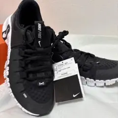 23.5cm 新品 ナイキ フリー メトコン 5 DV3950-001 黒　白