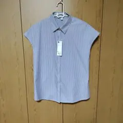 値下げしました！新品GU ビジューボタンブラウス 半袖 ストライプ Mのサムネイル