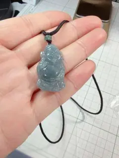 R1-0466天然本翡翠《本物保証》 ひすいペンダント 財神様ネックレス