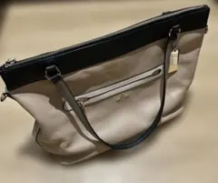 ベージュと黒のレザー　coachトートバッグ