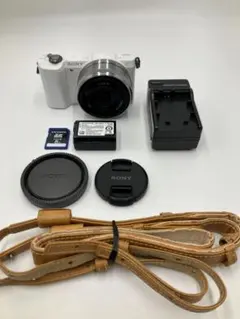 SONY α5000 ホワイト 動作未確認(ジャンク扱い)バッテリー無し - メルカリ