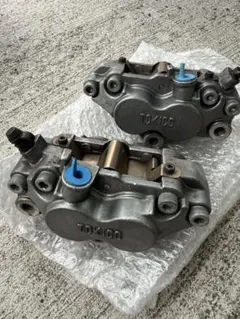 TOKICO 4ポートブレーキキャリパー パッド付き Stainless Steel Brake Caliper Pad Pin Front Race Spec Pack x4