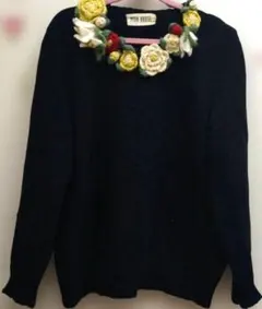 ピンクハウス　黒　立体花モチーフ（百合など）毛100% セーターのサムネイル
