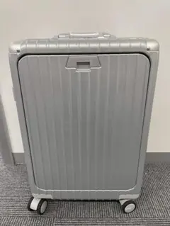 リベティ多機能キャリーケース【エナメルシルバーMサイズ】145 楽天市場】【ヒルナンデス放送☆楽天1位】永久保証 スーツケース 機内