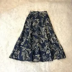 美品 ジャスグリッティー ボタニカル花柄 フレアロングスカート ネイビー 綺麗めのサムネイル