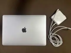 MACBOOK PRO APPLE MPXU2J/A ケース付き【初期化済み】