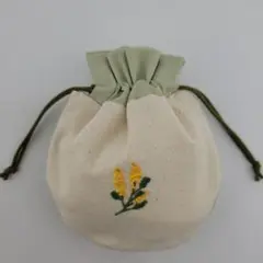 ハンドメイド まんまる巾着袋 巾着袋 『1093』ミモザ刺繍パッチワーク小物入れ