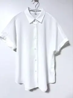 【新品】GU ホワイト 半袖シャツ　白　オフィスカジュアル　モノクロ　夏