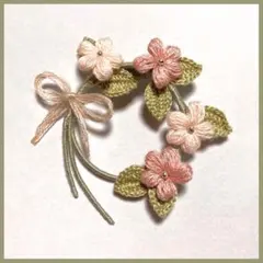 桜ピンクのお花のリースブローチ