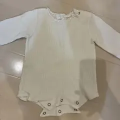 【MONBEBE】ホワイトロンパース 長袖 フリル付き