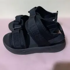 ブラックストラップサンダル