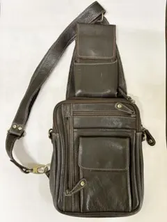 縦型ブラウンレザー ボディバッグ